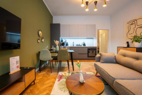 Fully renovated 2-room central apartment